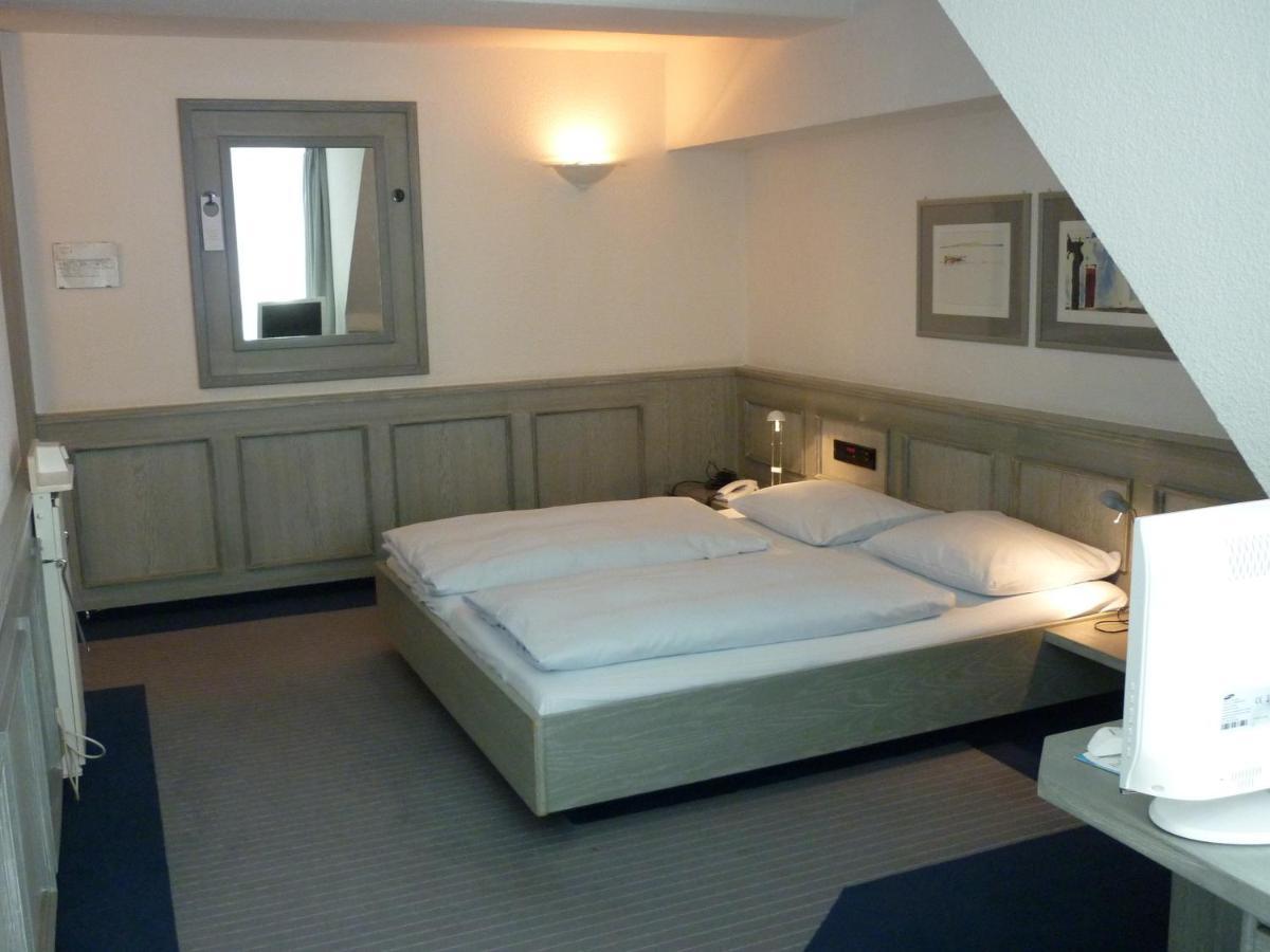 Avenue Hotel