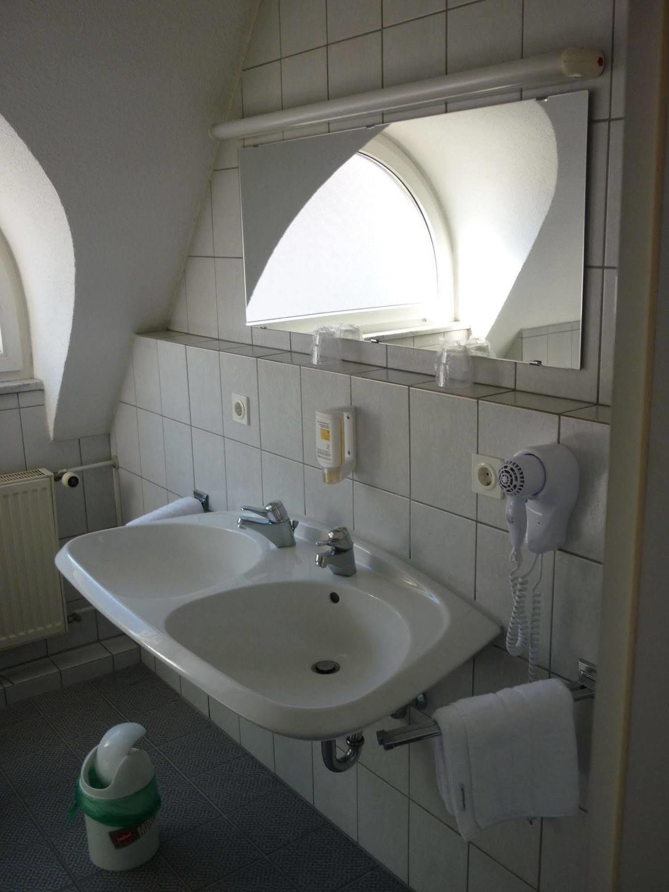Avenue Hotel 3*