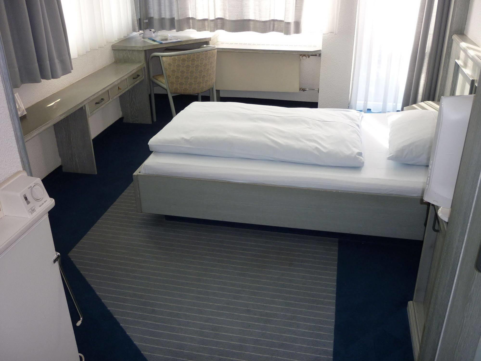 Avenue 3*