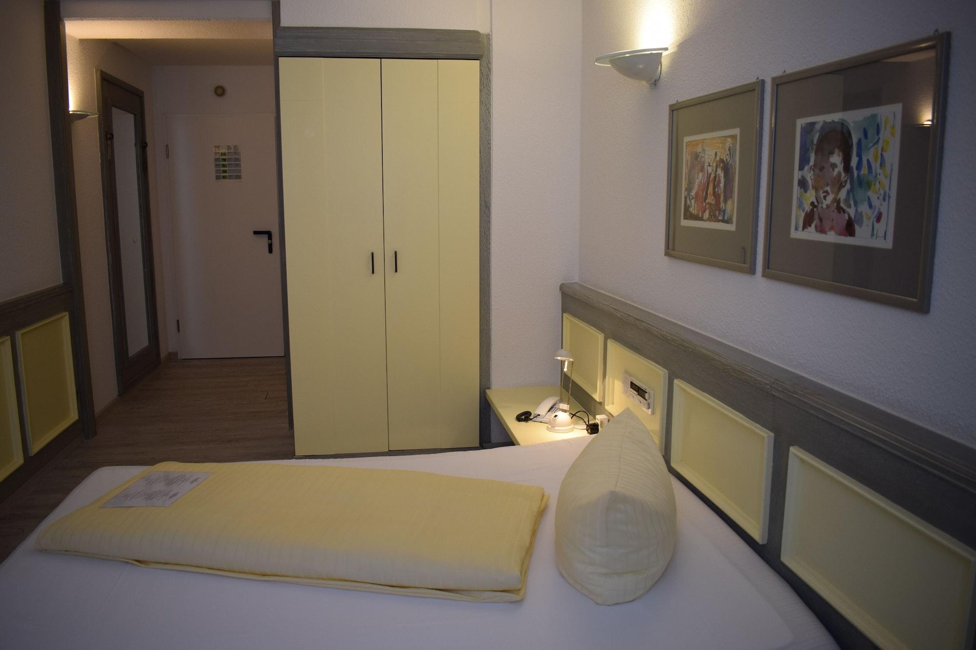 Avenue Hotel