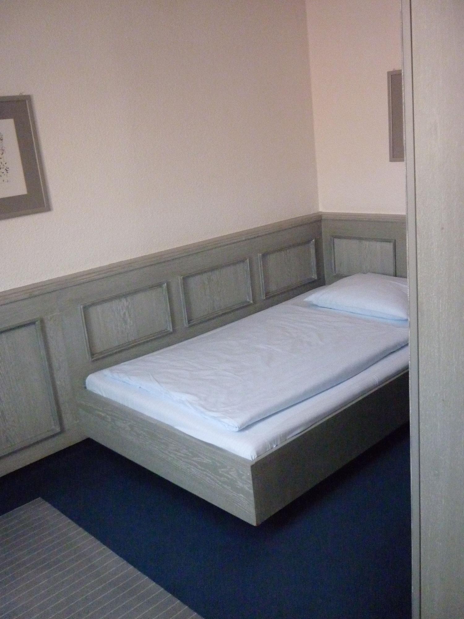 Avenue Hotel 3*