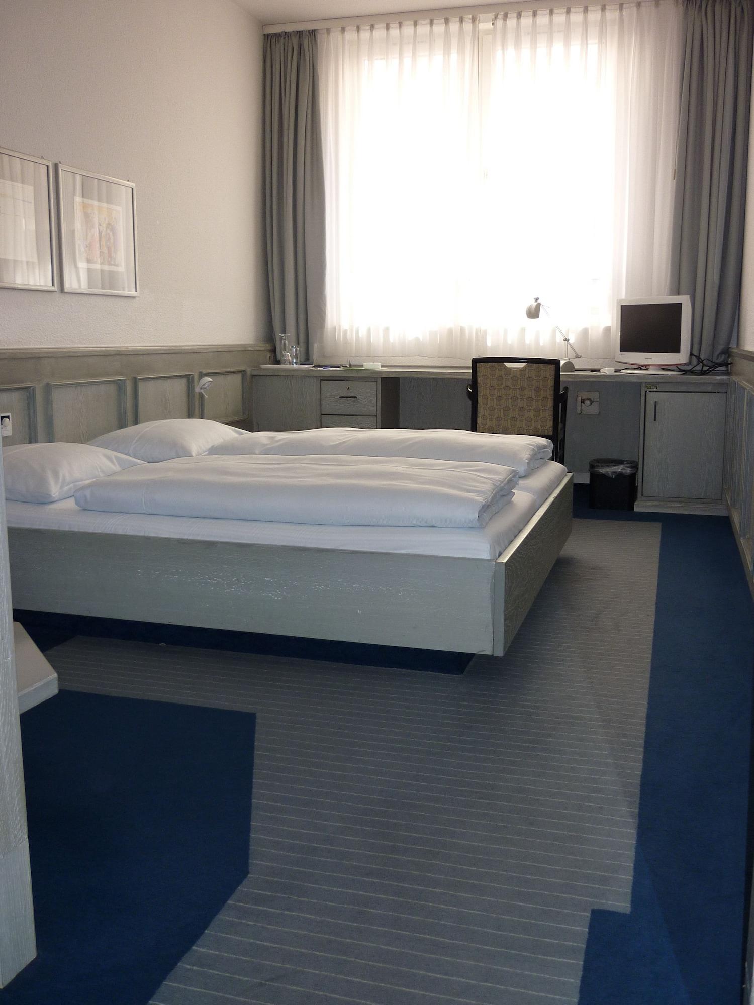 Avenue 3*