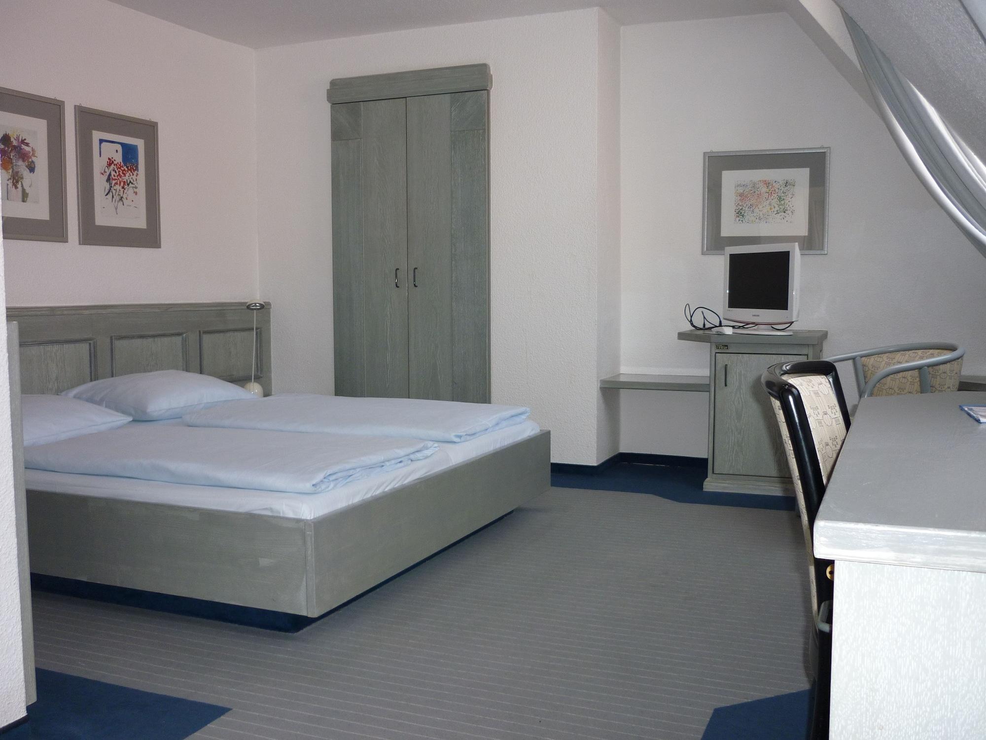 Avenue Hotel